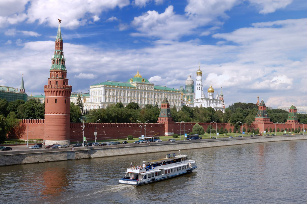 На Москве-реке катер столкнулся с баржей: 7 жертв - Транспорт на Новостей.COM