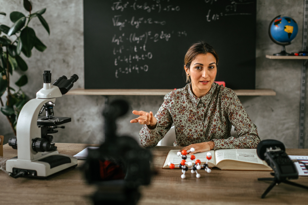 ВШЭ совместно со Skillbox и при поддержке Яндекса создаст курс повышения квалификации для педагогов