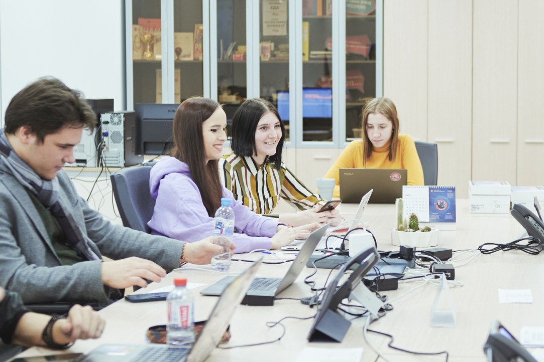 Illustration for news: HSE University Situation Centre Assists Over a Thousand Students