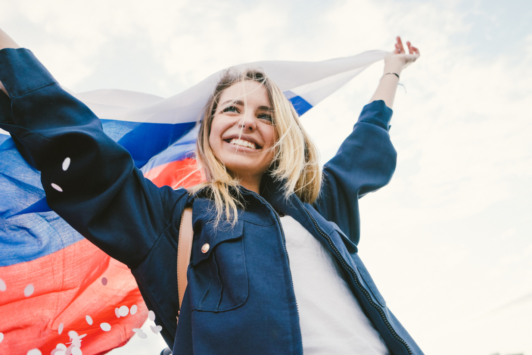 Иллюстрация к новости: Гордость и спокойная уверенность: какие эмоции у россиян вызывает их гражданство