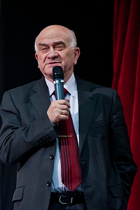Евгений Ясин