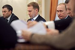 Премьер-министр Владимир Путин и члены правительства на время переключились с административных принципов ведения дискуссий на академические 
