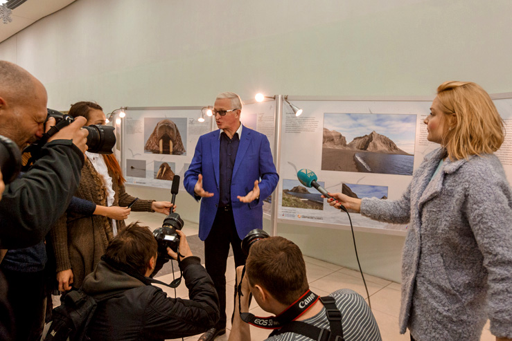 пресс-конференция фотовыставки Александра Николаевича Шохина в аэропорту Шереметьево - Дальний Восток на расстоянии вытянутой руки