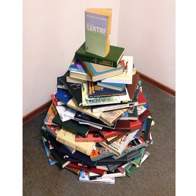 New Year tree at the Faculty of Philology.  Photo: @alyooonastep