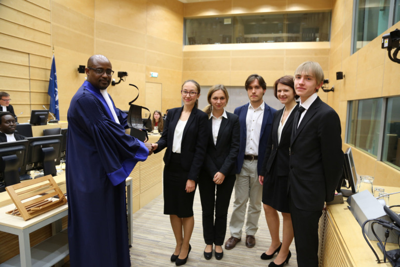 Иллюстрация к новости: Студенты факультета права победили в финале Модели Международного уголовного суда в Гааге