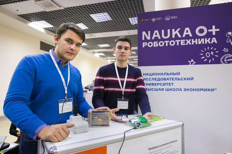 Illustration for news: MIEM Students Demonstrate Google Glass Analogue and Portable Cardiograph at All-Russia Science Festival