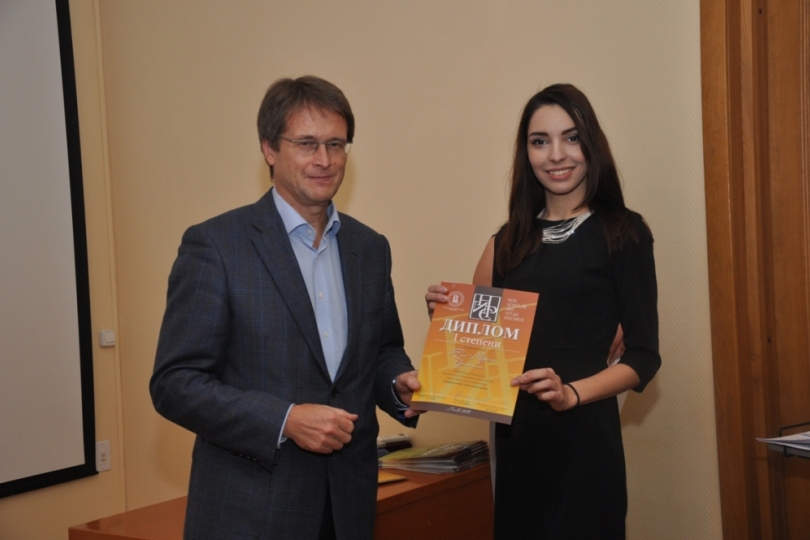 Стажер-исследователь Международной лаборатории прикладного сетевого анализа Яна-Мария Пристли заняла первое место конкурса НИРС-2015