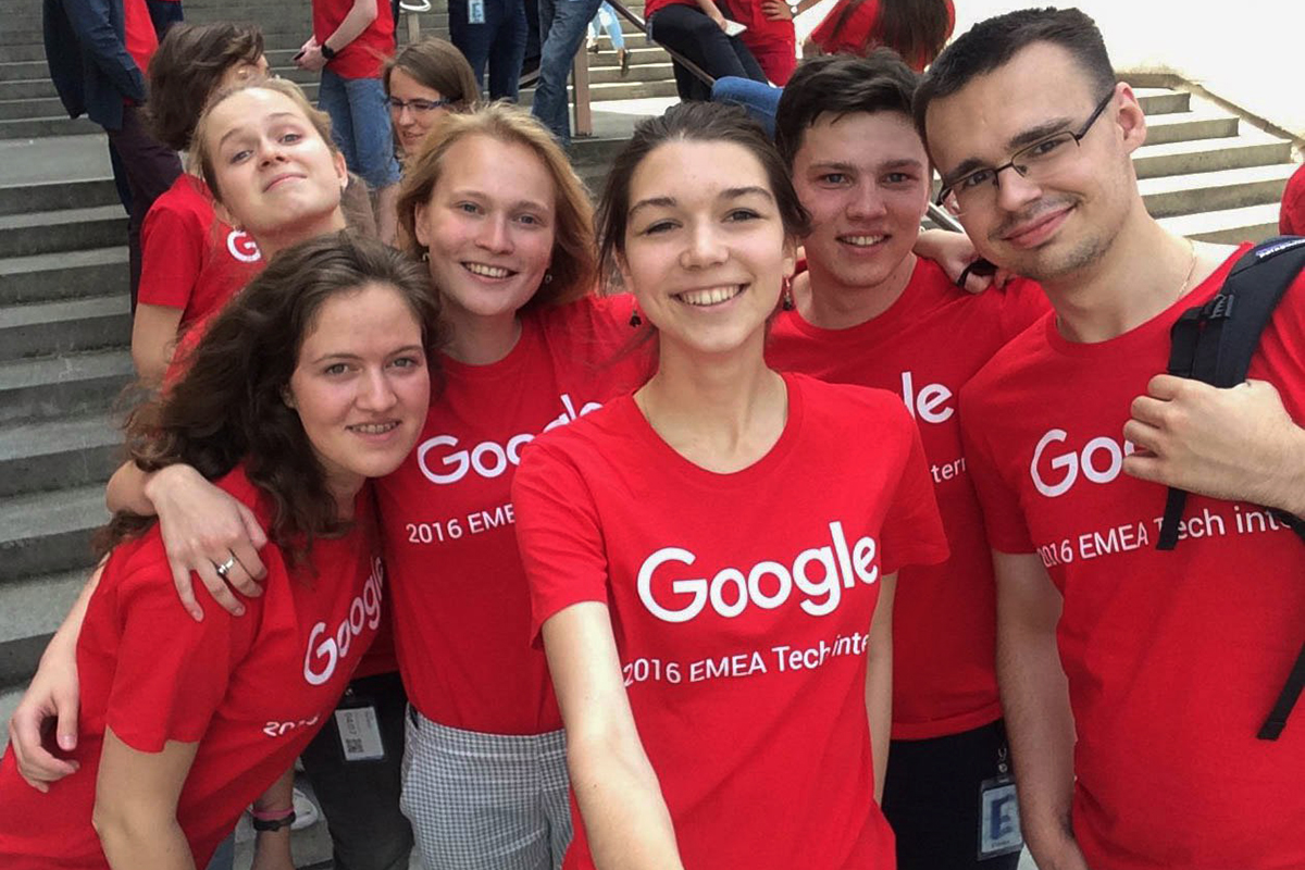 Студенты факультета компьютерных наук в Цюрихе во время саммита стажеров из всех офисов Google