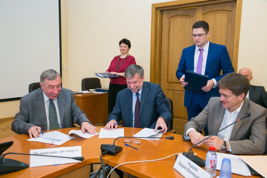 Иллюстрация к новости: ВШЭ и шесть институтов РАН подписали соглашения о сотрудничестве в научно-образовательной сфере
