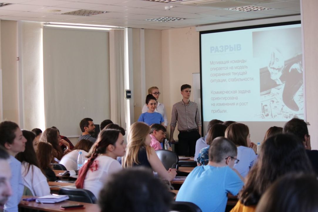 Иллюстрация к новости: Студенты Вышки во второй раз представили профессионалам медиаиндустрии проекты по курсу «Стратегический медиаменеджмент»