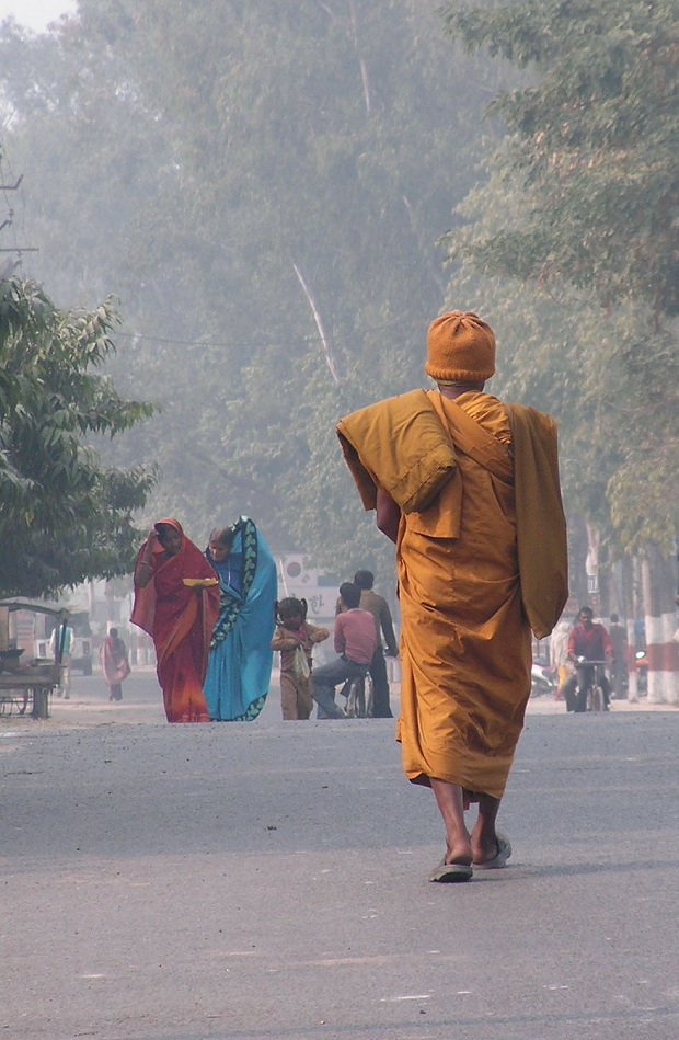 Монах на дороге