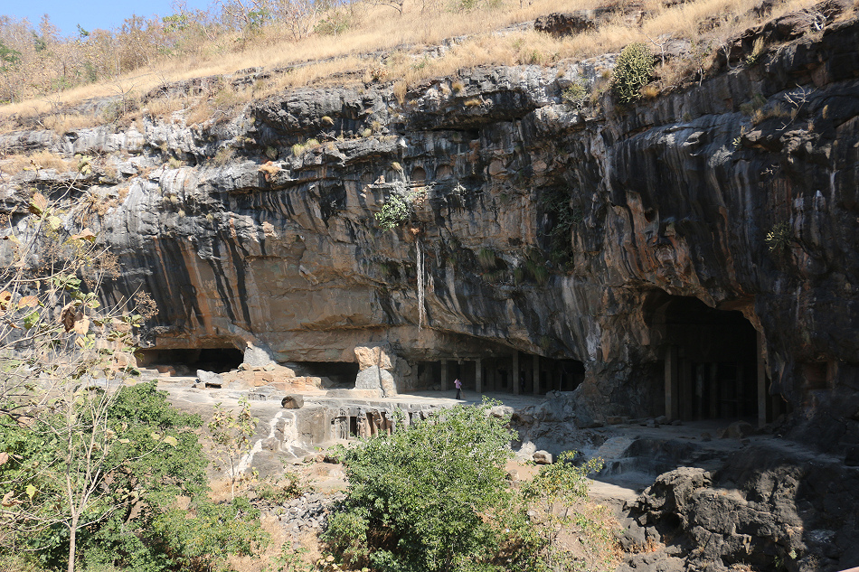 Пещеры Питалкхоры