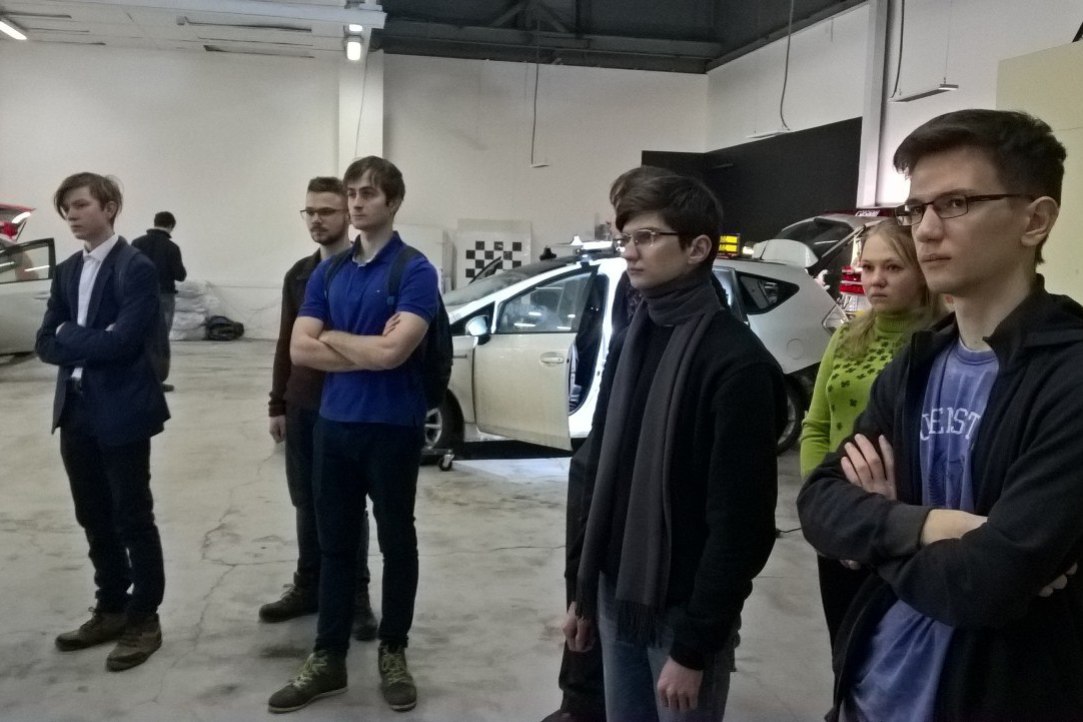 Иллюстрация к новости: Студенты ФКН совершили поездку на беспилотных автомобилях “Яндекса”