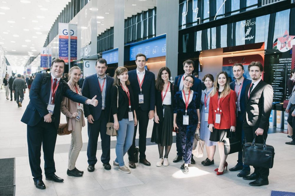 Иллюстрация к новости: Молодежная делегация НИУ ВШЭ на Петербургском международном экономическом форуме