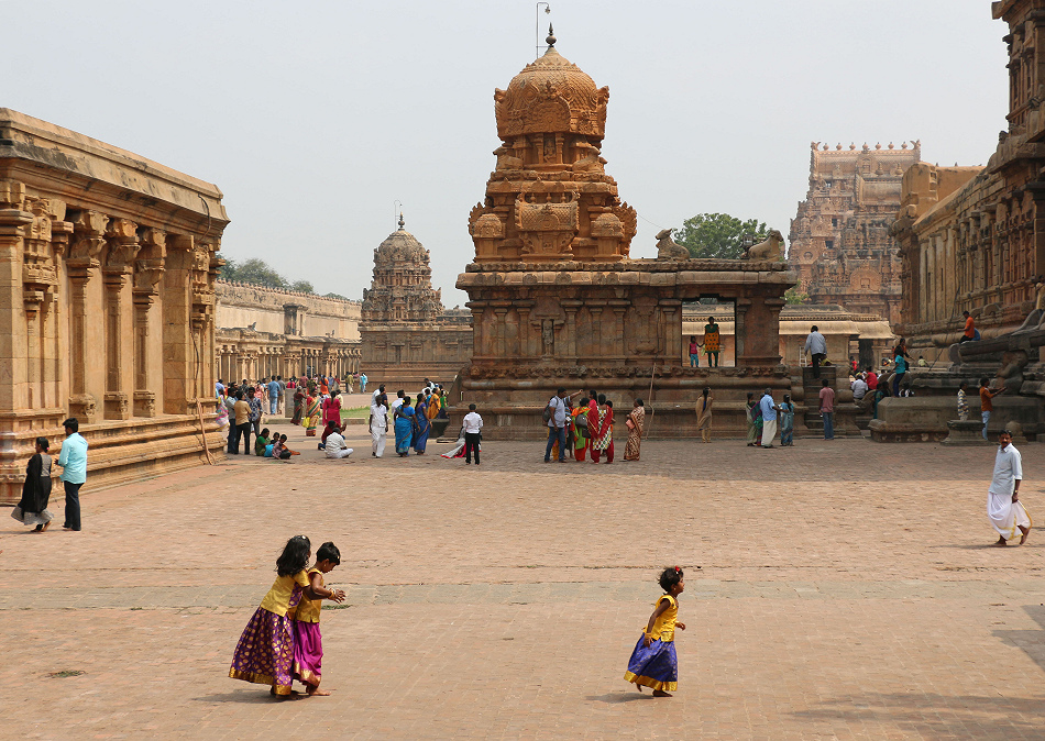 Южноиндийский храм похож на город