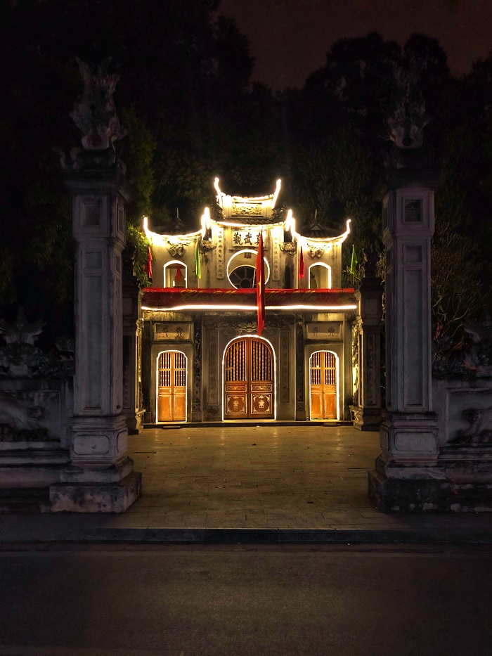 Храм Куантхань ночью
