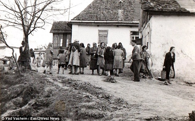 Иллюстрация к новости: Советские крестьяне под немецкой оккупацией