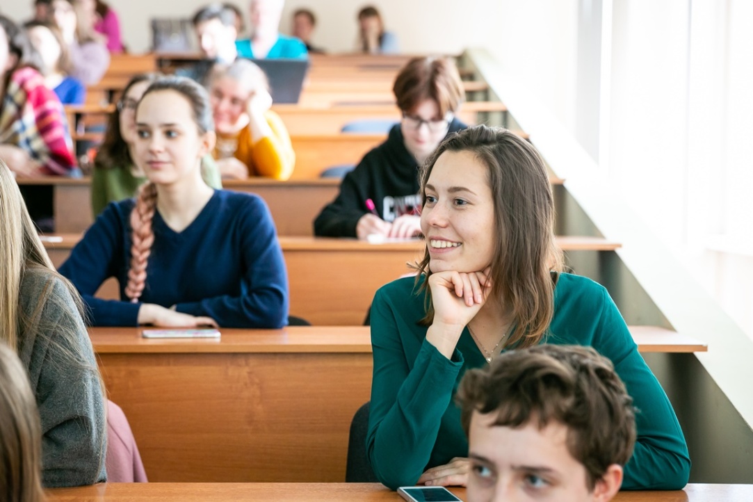 Иллюстрация к новости: Благодаря проекту ВШЭ иностранные студенты заговорят на русском, как на родном