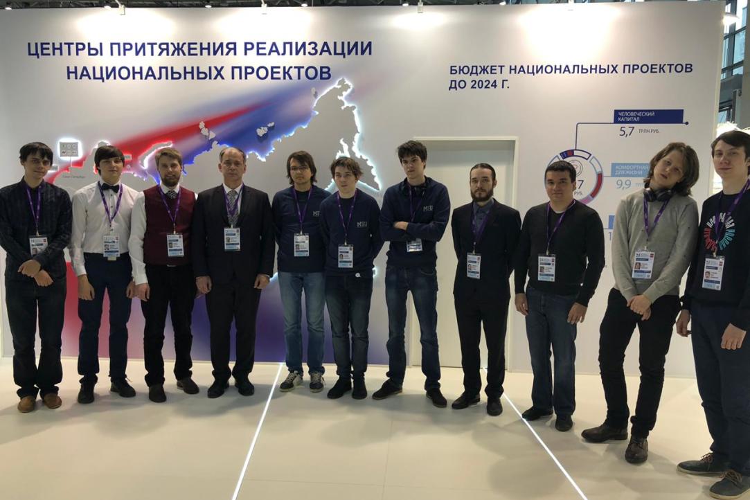 Иллюстрация к новости: Дмитрий Медведев встретился с медалистами ICPC, среди которых студенты ПМИ ФКН