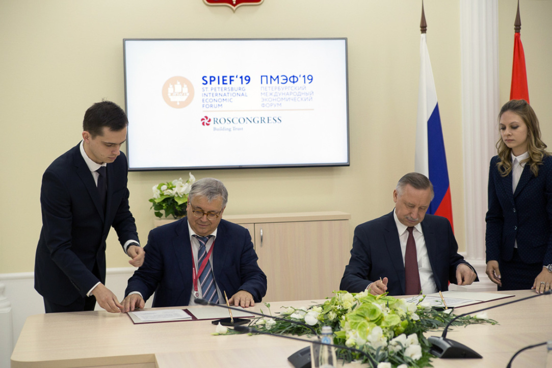 Иллюстрация к новости: ПМЭФ: Санкт-Петербург и Высшая школа экономики подписали соглашение о сотрудничестве