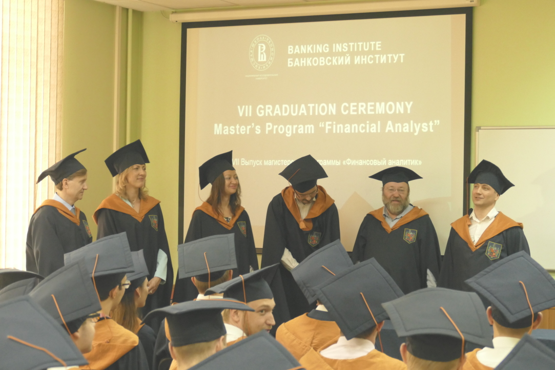 Illustration for news: Financial Analysts with diploma