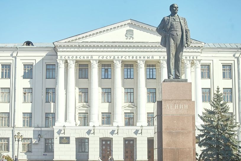 Иллюстрация к новости: Высшая школа экономики и ПсковГУ подписали соглашение о сотрудничестве между университетами