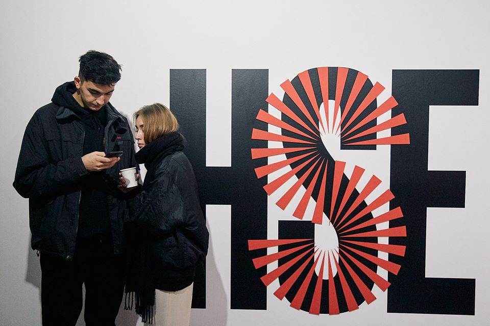 Иллюстрация к новости: «Этот смех кончится слезами»: выставка российских художников открывается в HSE ART GALLERY