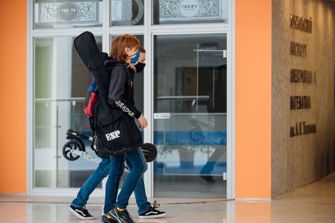 12 студентов Вышки получили замечание за нарушение масочного режима