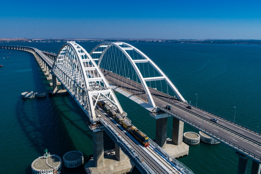 Иллюстрация к новости: Дорога перемен: как Крымский мост изменил туриндустрию Крыма и Краснодарского края