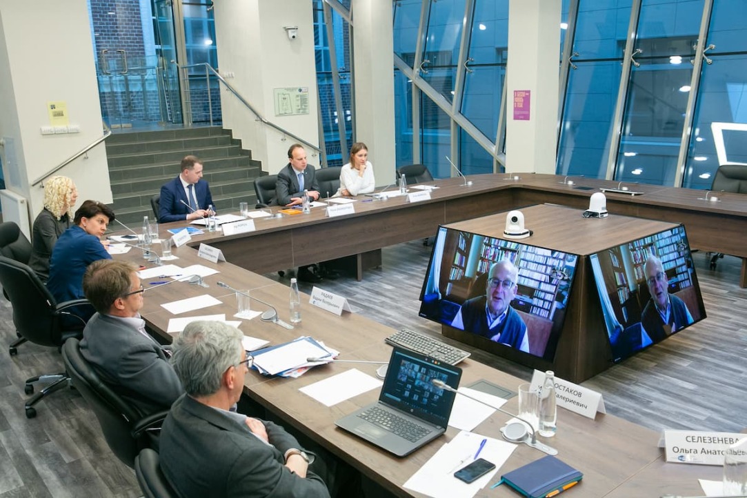Illustration for news: International Advisory Committee Meeting Focuses on HSE University’s Third Mission