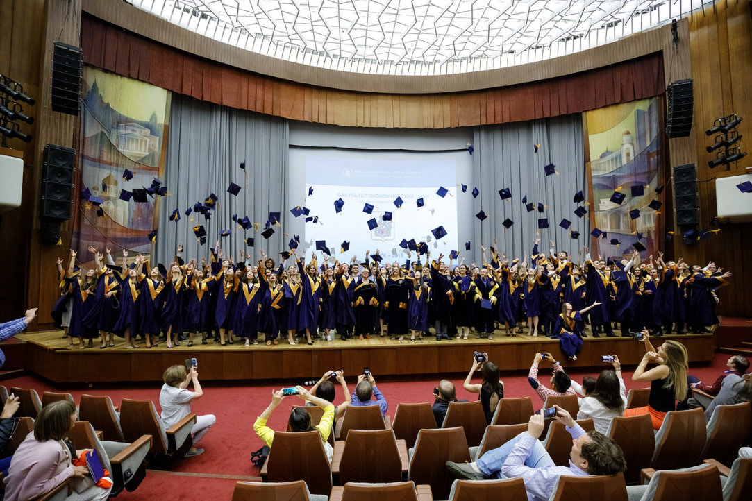Иллюстрация к новости: Поздравляем выпускников магистратуры "Финансовый инжиниринг"!