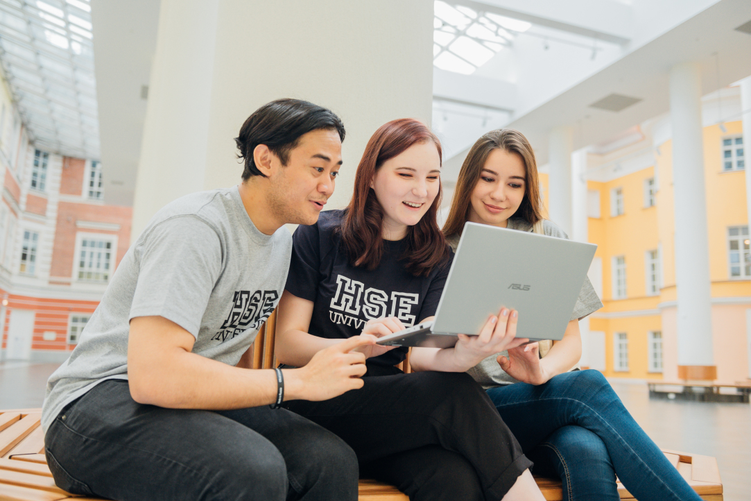 Summer University 2021: Bringing International Students and Lecturers Together Online