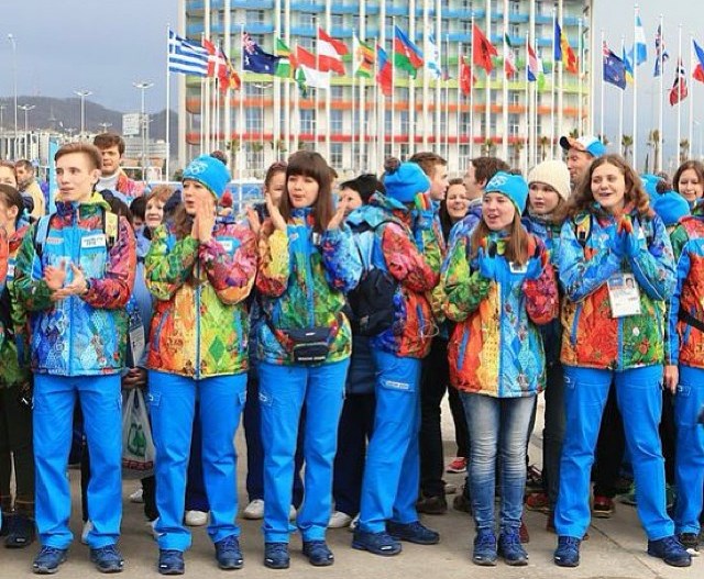 Иллюстрация к новости: Исследователи НИУ ВШЭ сравнили мотивацию добровольцев зимних Игр в Сочи и Пекине
