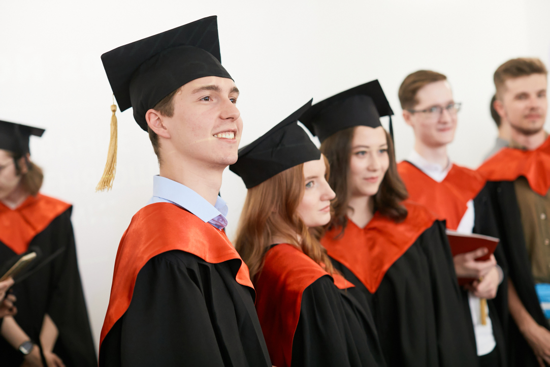 Иллюстрация к новости: В ВШБ прошли выпускные образовательных программ бакалавриата и магистратуры