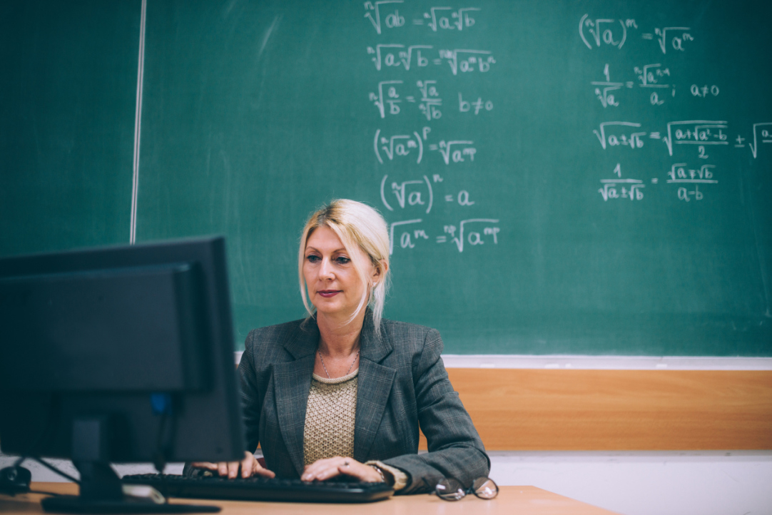 В Вышке стартует курс ДПО для школьных учителей математики