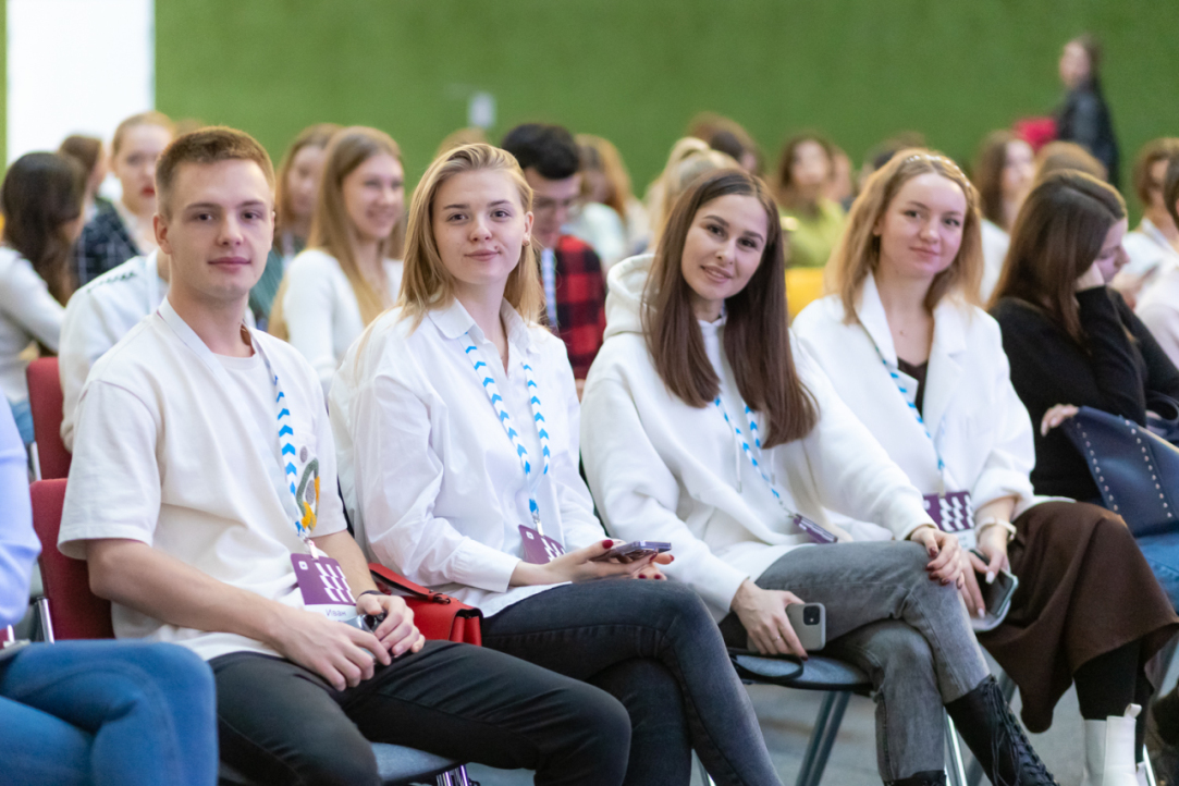 Иллюстрация к новости: Как работать в социальных сетях и находить свою аудиторию в 2022 году? В офисе ВКонтакте студенты обсудили изменения и нынешнее состояние медиа сферы в новых реалиях.