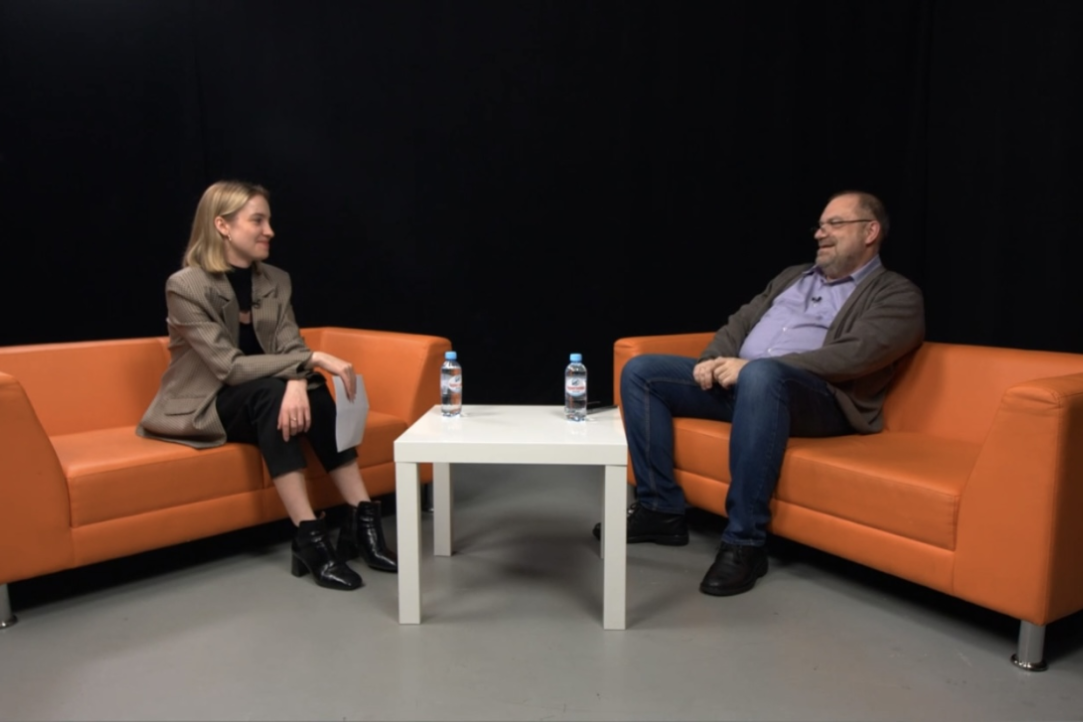 Иллюстрация к новости: «Рынки — это моя любовь!» Обозреватель «России 24» Александр Кареевский об экономике и работе в журналистике