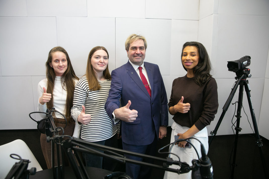 Иллюстрация к новости: Подкаст «ЛУЧ»: как студенческая инициатива способна менять отношение людей к благотворительности и инклюзии