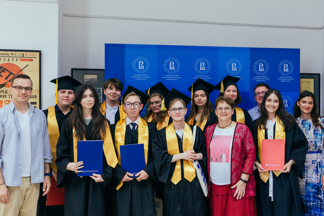 Вручение дипломов: студенты стали магистрами лингвистики