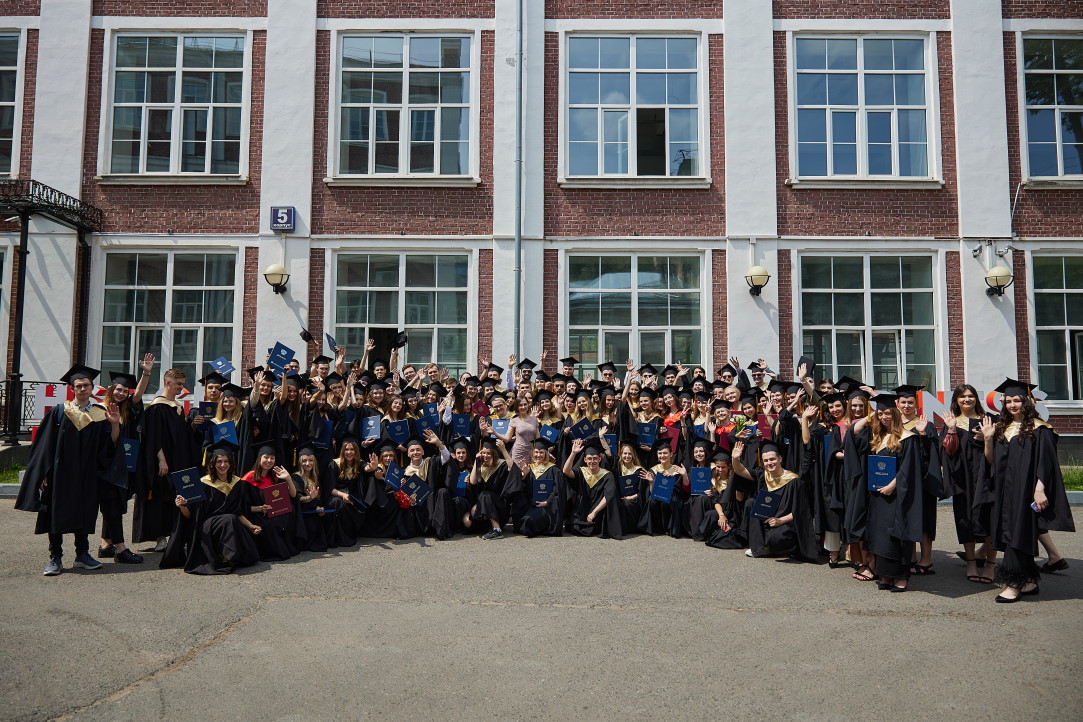 Иллюстрация к новости: «Все работодатели затаили дыхание и действительно ждут вас»: партнеры Высшей школы бизнеса НИУ ВШЭ поздравили выпускников бакалавриата