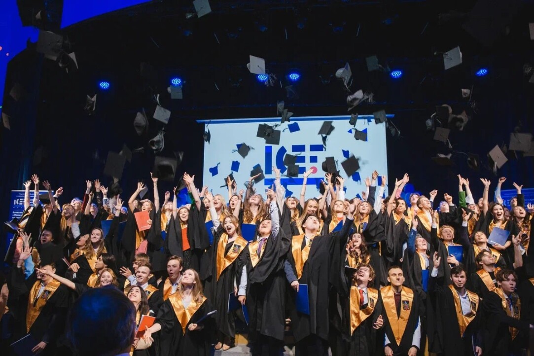 Иллюстрация к новости: В МИЭФ прошла торжественная церемония вручения дипломов выпускникам 2023