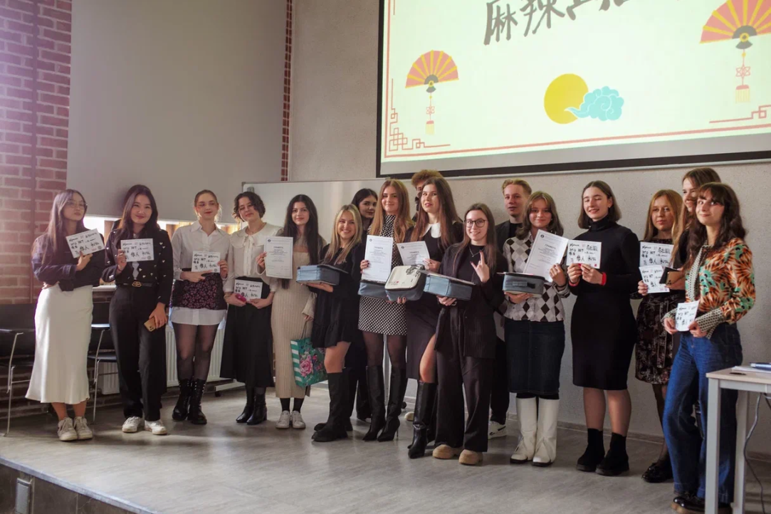 A contest of Chinese poetry reciters and a calligraphy contest at the program “Economics and Politics in Asia”