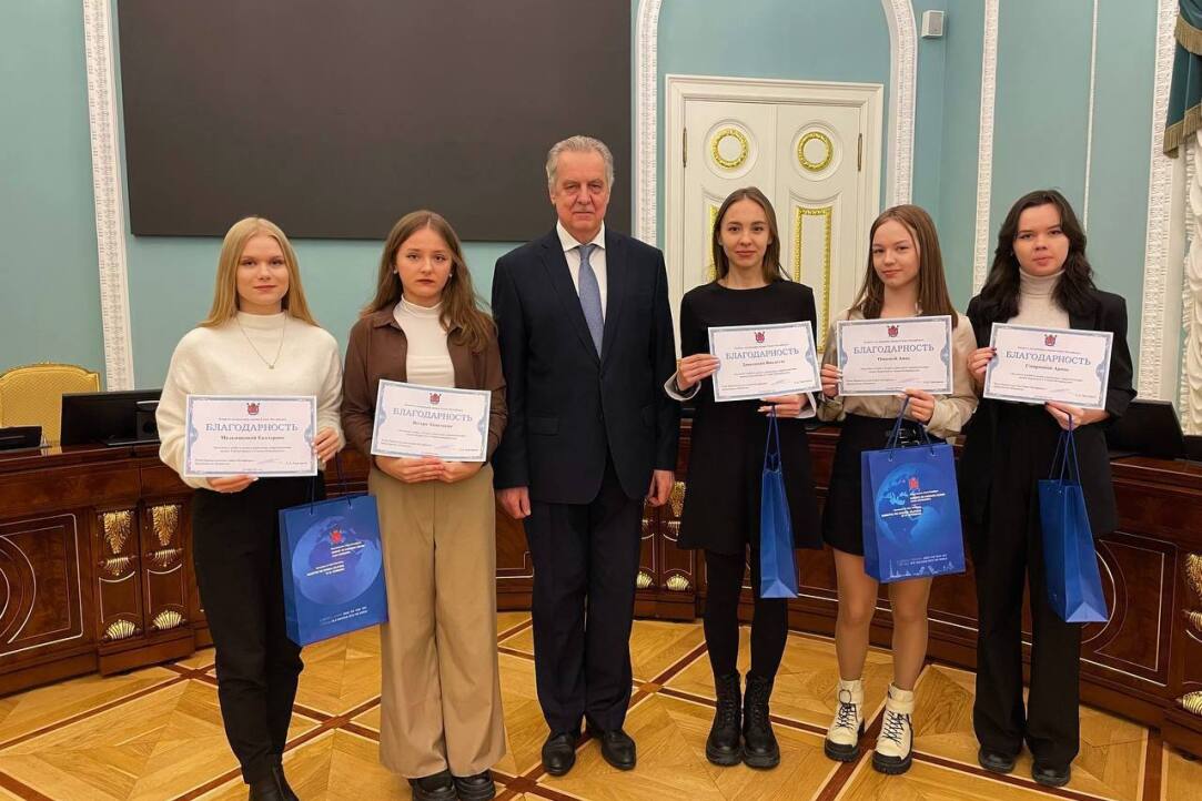 Иллюстрация к новости: Учащиеся НИУ ВШЭ в Санкт-Петербурге получили награды как лучшие студенты из стран СНГ