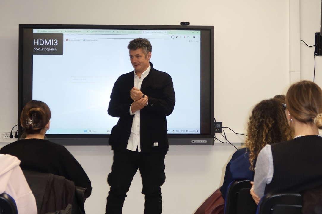 Иллюстрация к новости: Студентам Института медиа открылся путь в кино: мастерская Ивана Кудрявцева начала работу