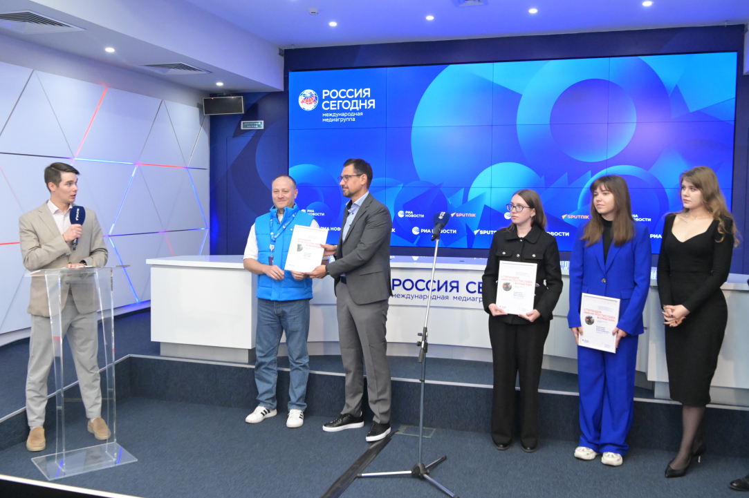 Студентка Института медиа получила стипендию имени военкора Ростислава Журавлёва Иллюстрация к новости: Студентка Института медиа получила стипендию имени военкора Ростислава Журавлёва