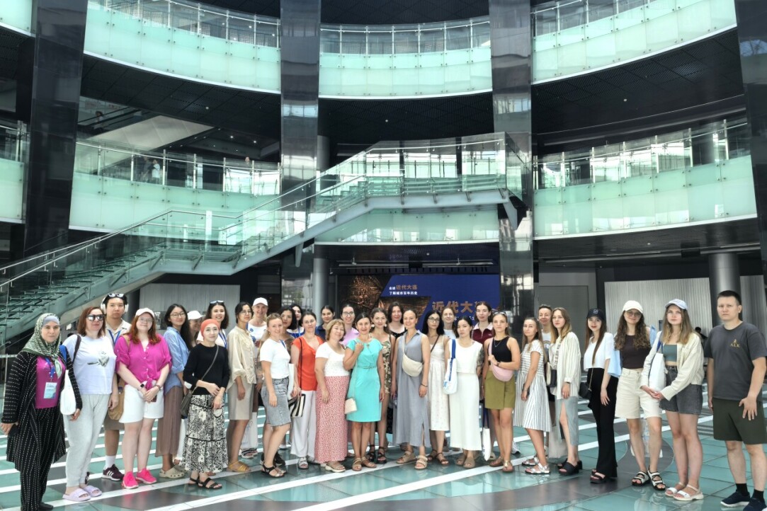 Мост знаний: преподаватели ШИЯ прошли стажировку в Поднебесной Иллюстрация к новости: Мост знаний: преподаватели ШИЯ прошли стажировку в Поднебесной