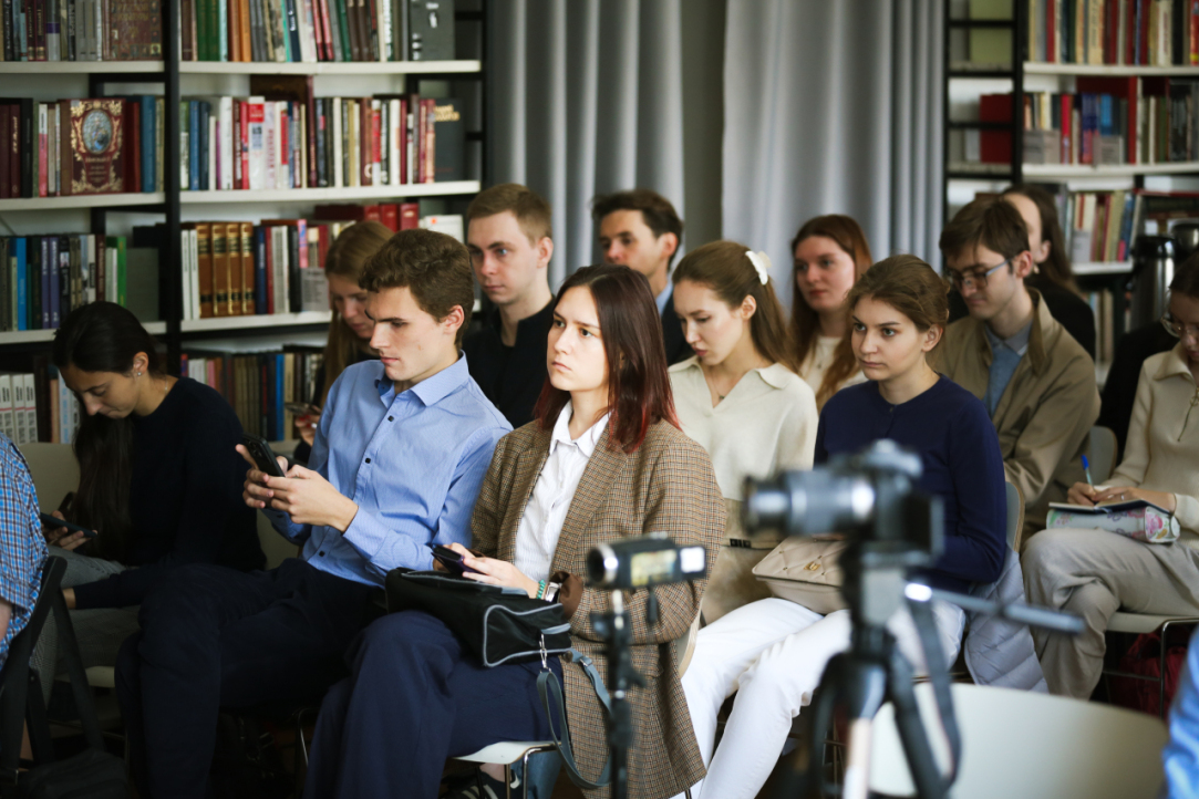 Студентка магистратуры «ИЯиМКК» Марина Хазиева стала лауреатом Международного конкурса литературного перевода имени Т.А. Казаковой Иллюстрация к новости: Студентка магистратуры «ИЯиМКК» Марина Хазиева стала лауреатом Международного конкурса литературного перевода имени Т.А. Казаковой