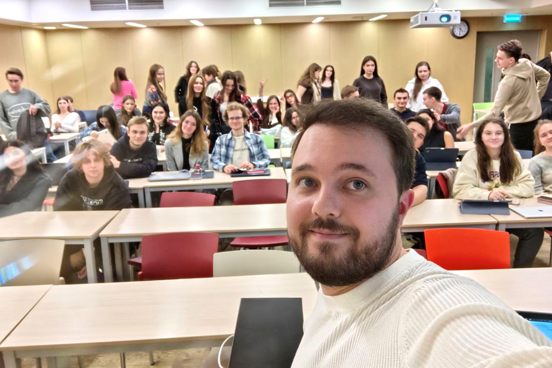 Искусственный интеллект в финансах: студенты МИЭФ создают умных торговых агентов Иллюстрация к новости: Искусственный интеллект в финансах: студенты МИЭФ создают умных торговых агентов