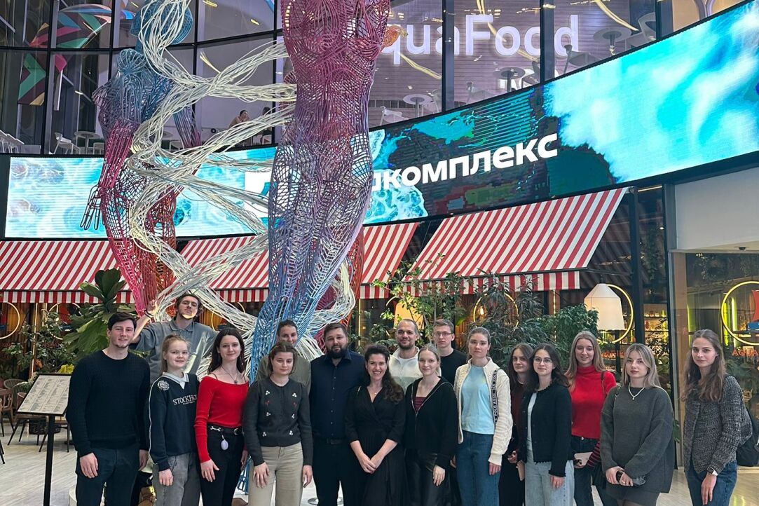 Иллюстрация к новости: Студенты ВШЭ погрузились в управление на практике в аквакомплексе «Лужники»