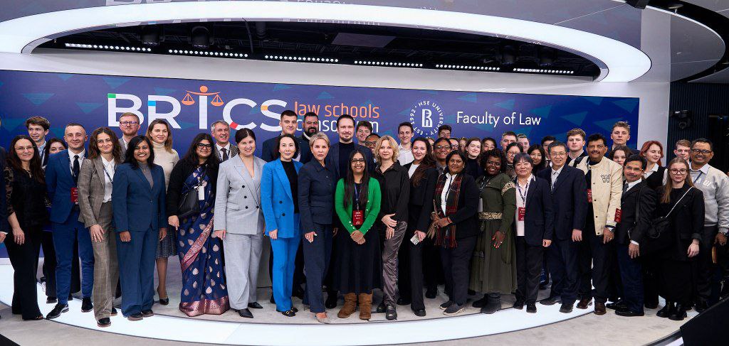 Иллюстрация к новости: Участники Форума Консорциума юридических школ БРИКС посетили Правительство Москвы